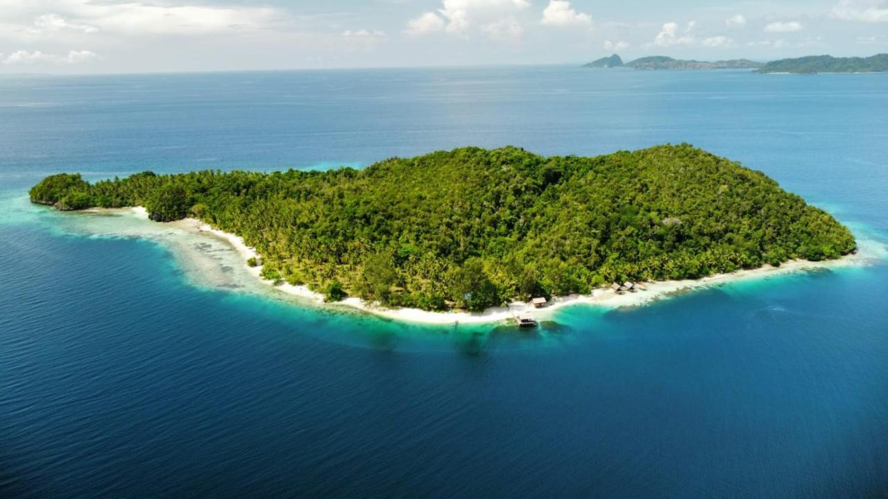 Meos Ambower Homestay Raja Ampat Fam Exterior photo