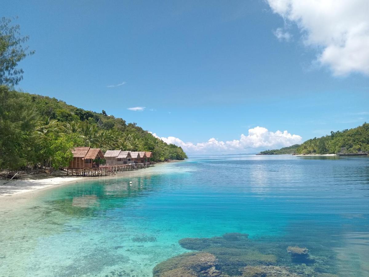 Meos Ambower Homestay Raja Ampat Fam Exterior photo