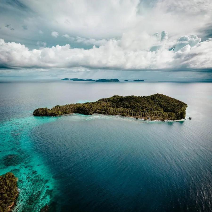 Meos Ambower Homestay Raja Ampat Fam Exterior photo