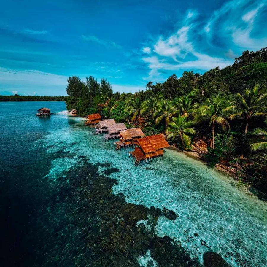 Meos Ambower Homestay Raja Ampat Fam Exterior photo