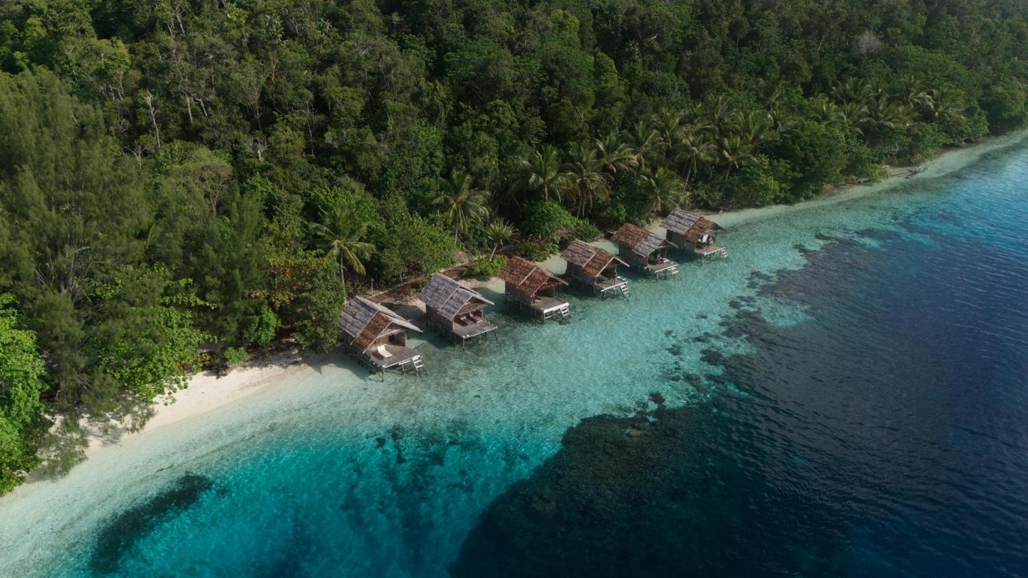 Meos Ambower Homestay Raja Ampat Fam Exterior photo