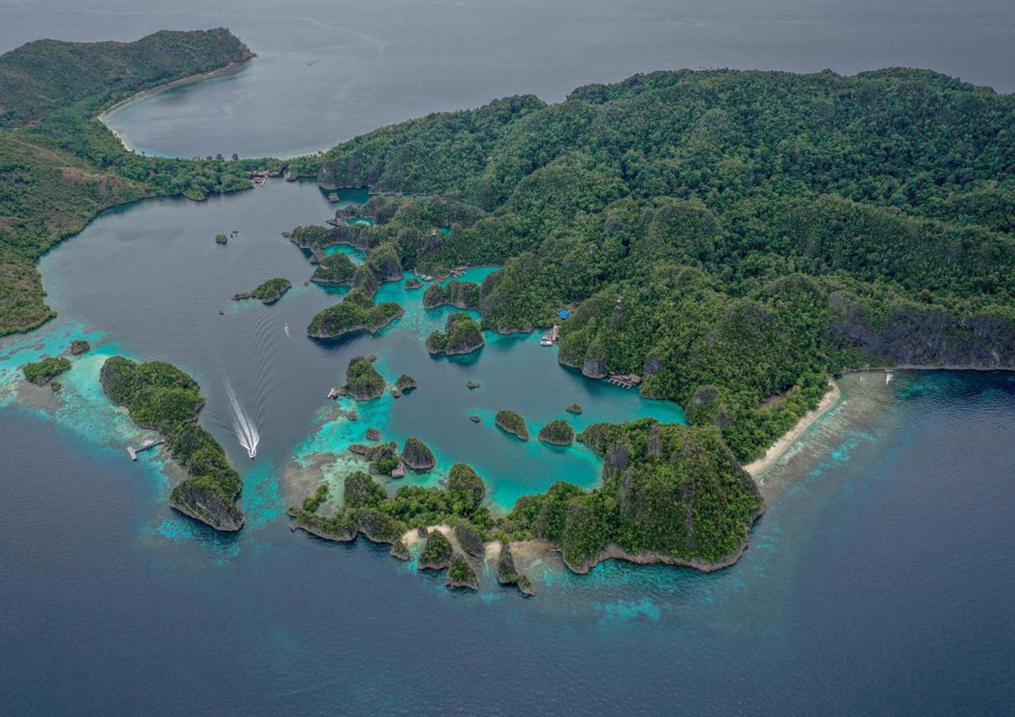 Meos Ambower Homestay Raja Ampat Fam Exterior photo
