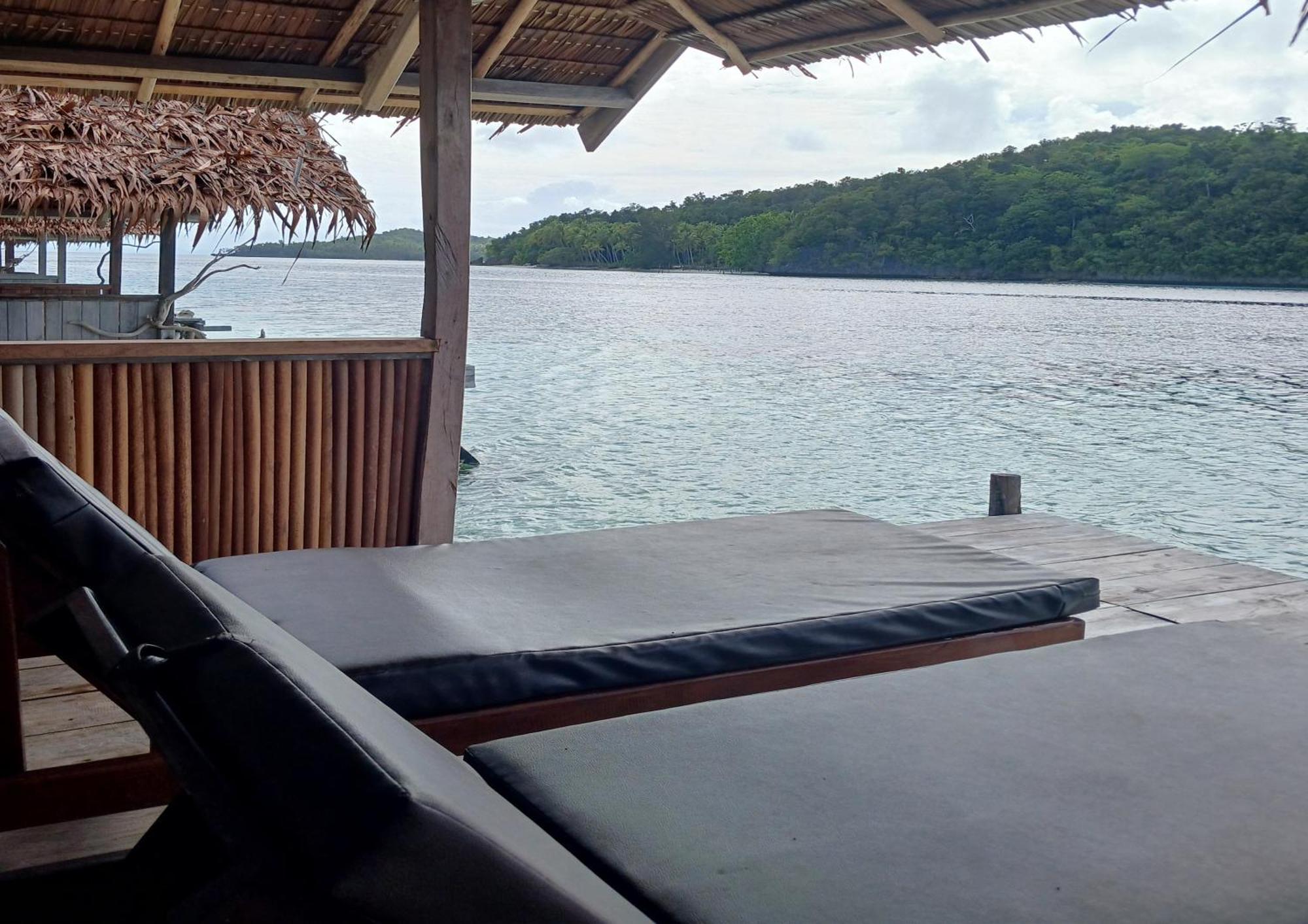 Meos Ambower Homestay Raja Ampat Fam Exterior photo