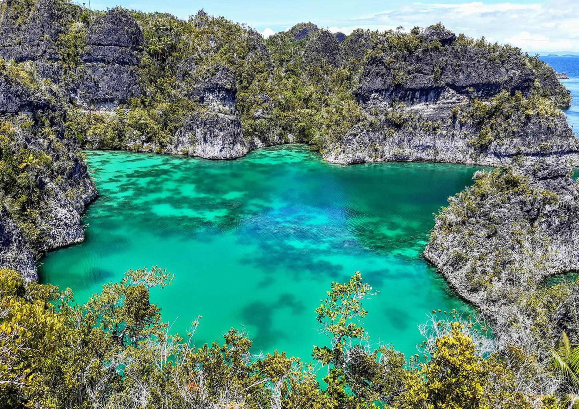 Meos Ambower Homestay Raja Ampat Fam Exterior photo